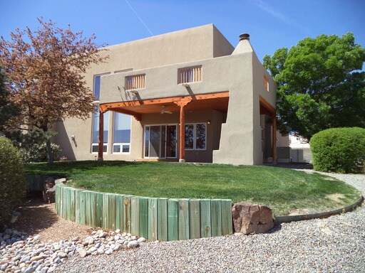 Building Photo - 3561 Newcastle Dr SE
