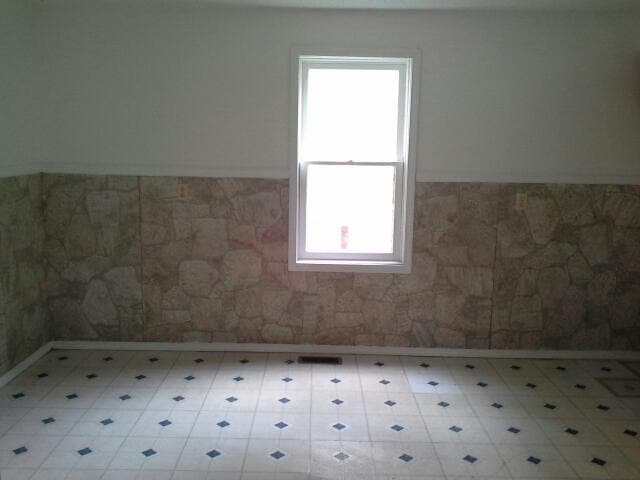 Building Photo - 2726 John St