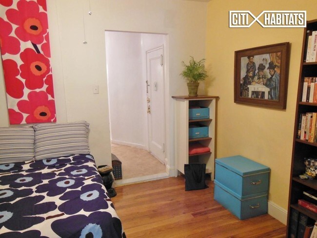 Foto del edificio - 244 E 90th St