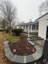 Building Photo - 18 Oriole Rd