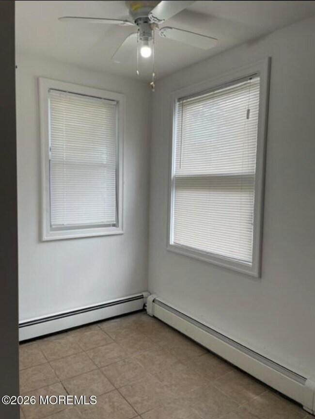 Foto del edificio - 24 Bay Ave