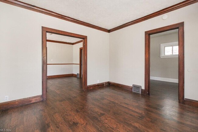 Building Photo - 3920 E 74th St