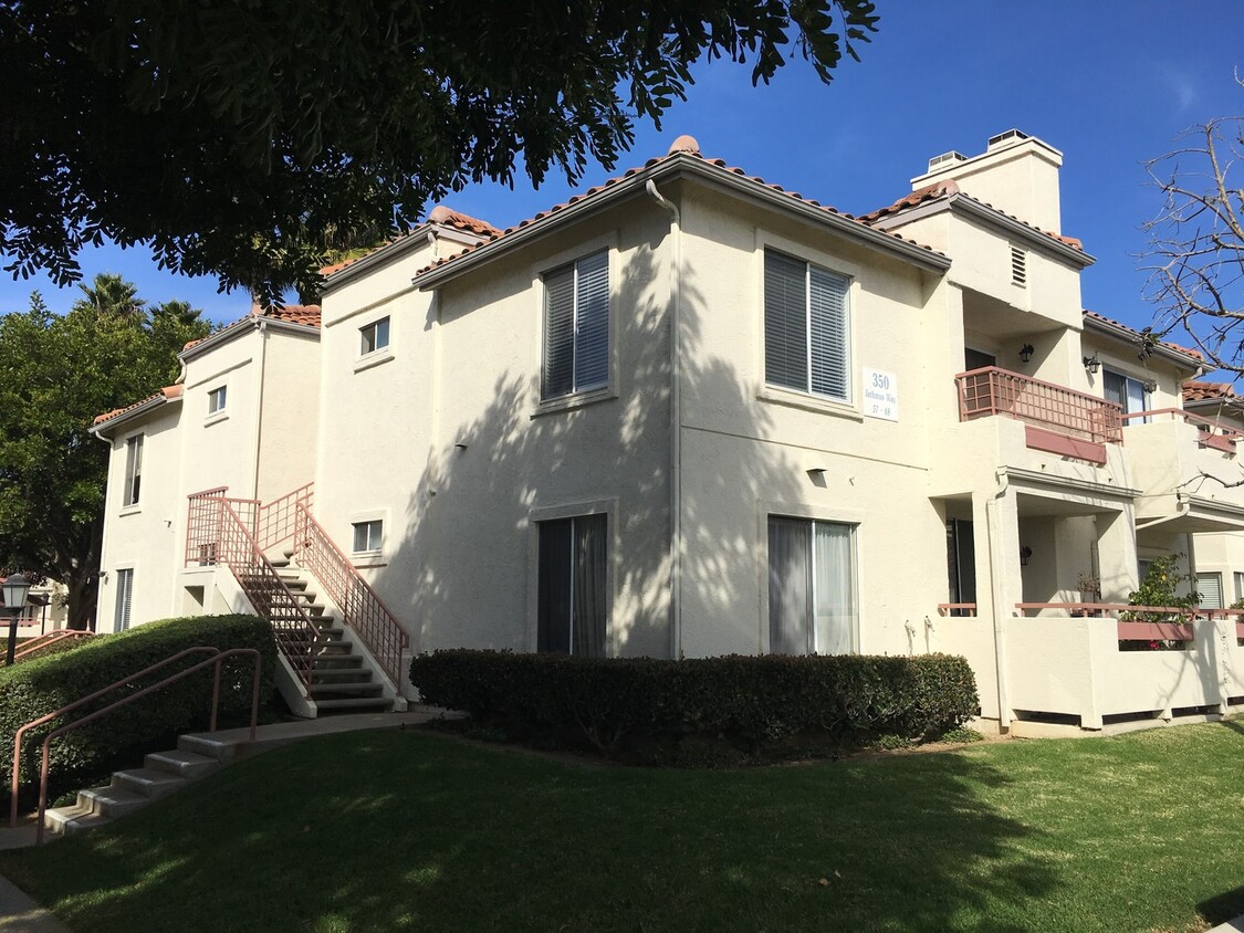 Primary Photo - Top Floor 2 Bedroom 2 Bath located in Aval...