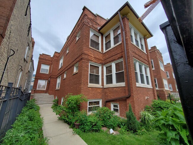 Front entry - 2734 N Campbell Ave