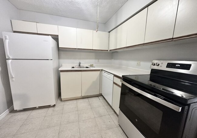 Building Photo - 2 Bedroom Apartment for Rent in Masonville...