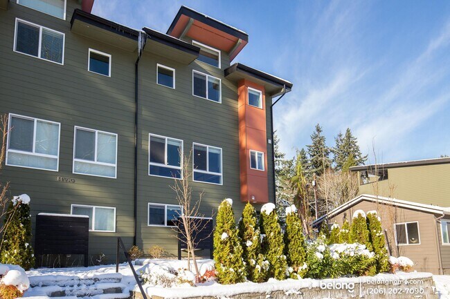 Building Photo - 14920 Manor Way