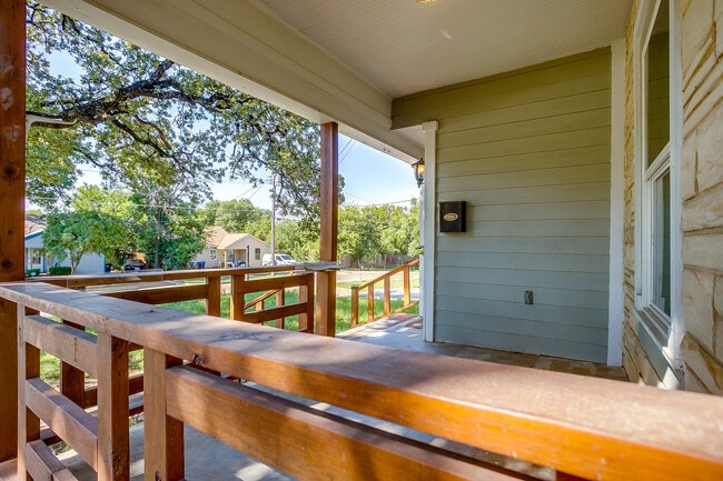 Photo - 3211 Montague St House