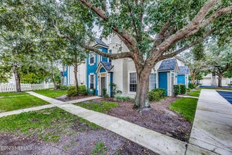 Building Photo - 13700 Richmond Park Dr N