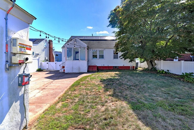 Building Photo - 153 2nd Ave