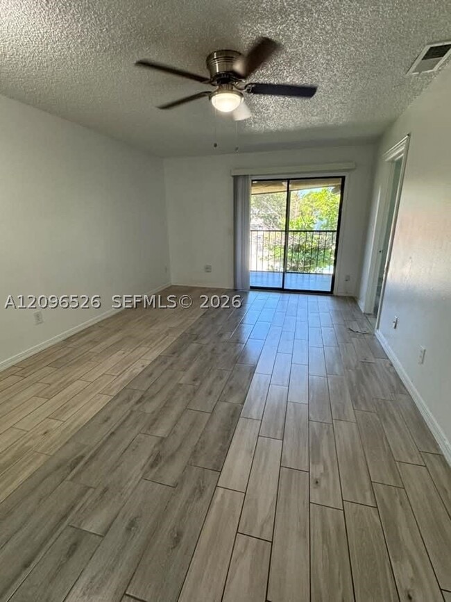 Building Photo - 617 Ixoria Ave