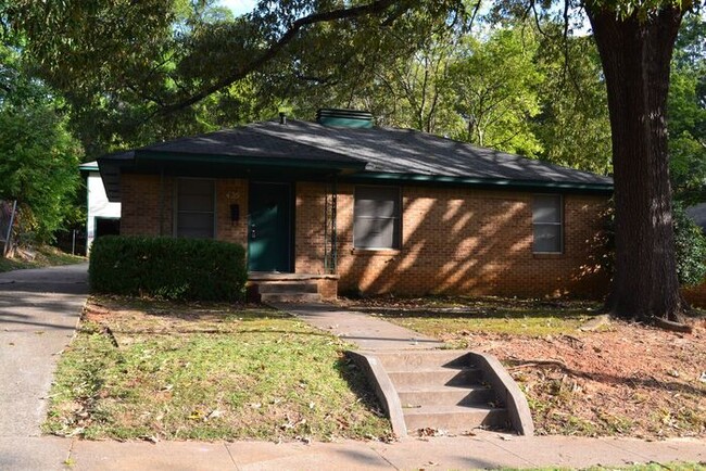 Building Photo - 3 bedroom, 1 bathroom in Tyler - Tour Today!