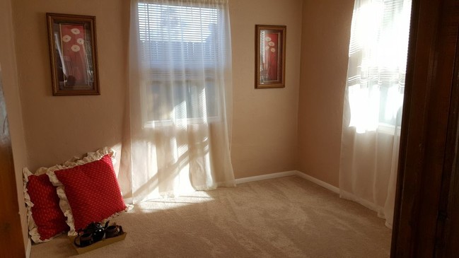 Foto del edificio - 2618 N Edith Blvd Unit 2