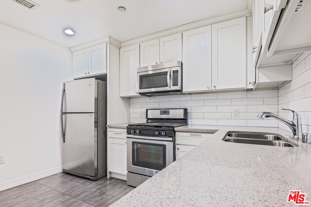 Foto del edificio - 1061 S Oxford Ave