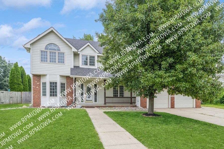 Primary Photo - GREAT LOCATION IN COUNTRY CLUB!! 4 Bedroom...