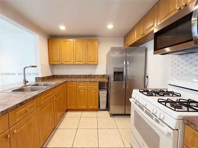 Building Photo - 2175 NE 170th St