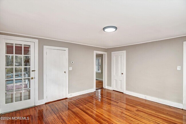 Foto del edificio - 10 Lommason Glen Rd