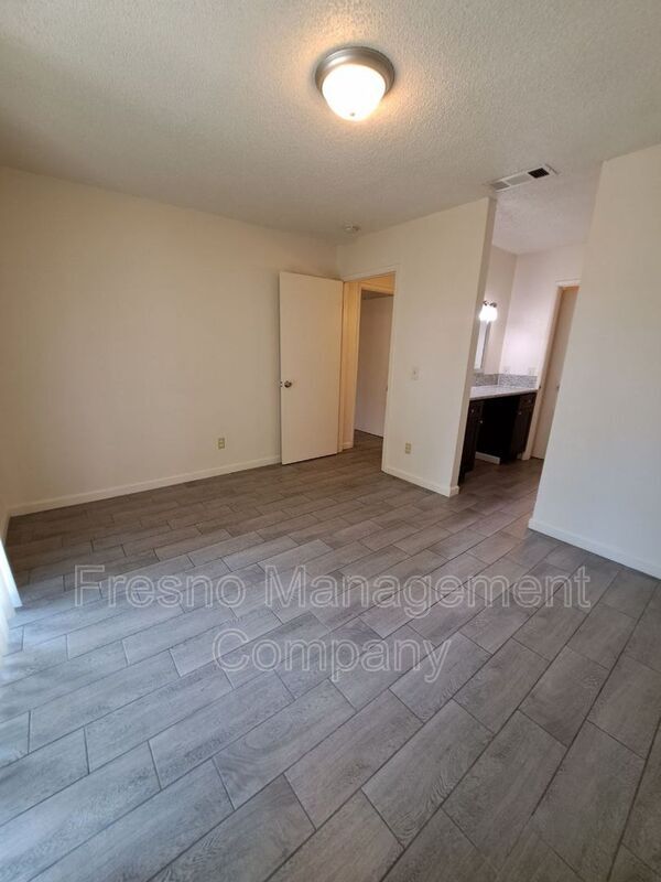 Building Photo - 2318 N Angus Ave