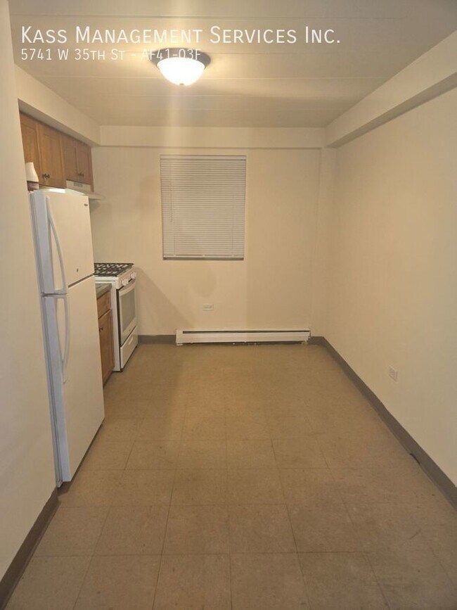 Building Photo - *INCOME RESTRICTED* Cicero 1 bed - Heat In...