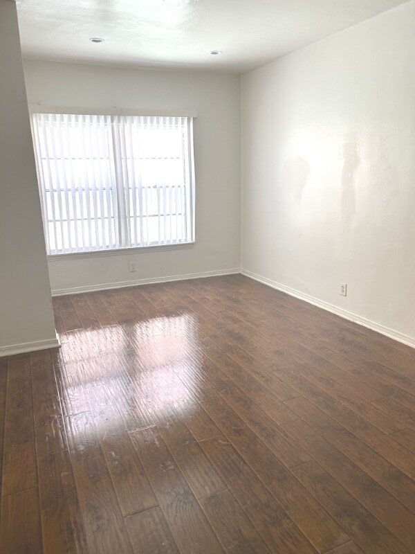 Building Photo - 611 Normandie Ave