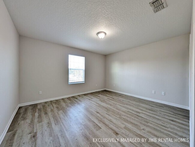 Foto del edificio - 8478 McGirts Village Ln
