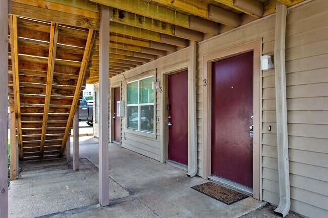 Building Photo - 304 Tauber