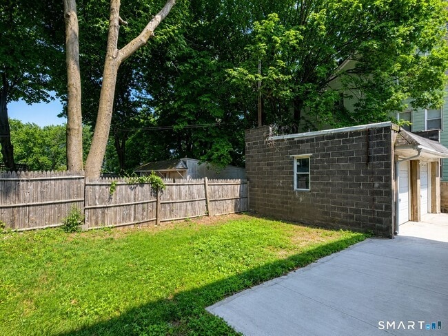 Building Photo - 893 Highland Ave