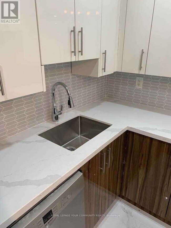 Photo du bâtiment - 1450 Glen Abbey Gate