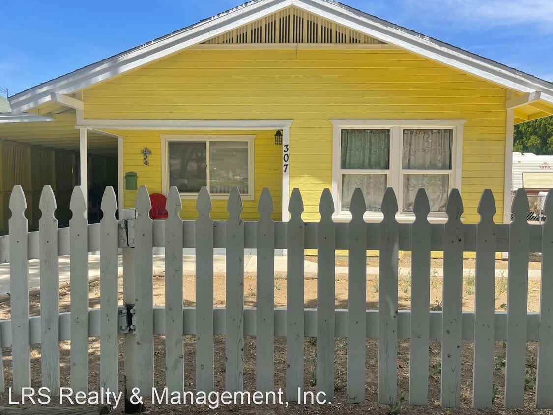 2 br, 1 bath House 307 East E St. House for Rent in Tehachapi, CA