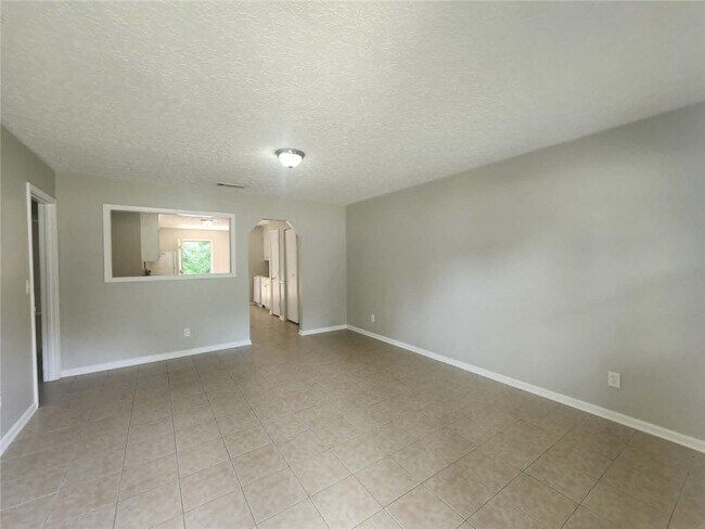 Foto del edificio - 115 Plum Orchard Rd