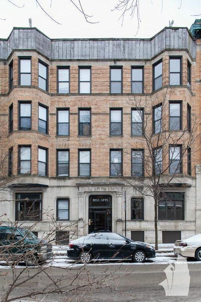 Building Photo - 3 bedroom in Chicago IL 60657