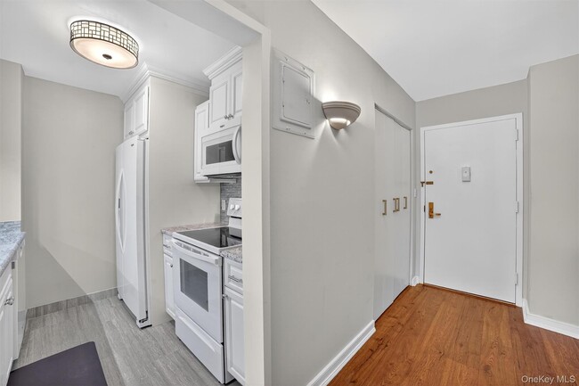 Building Photo - 25 Rockledge Ave