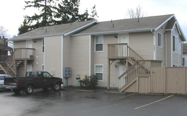 Building Photo - 2-Bedroom Apartment near Walking Trails and Whatcom Falls Park