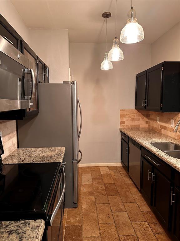 Foto del edificio - 17475 Red Oak Dr