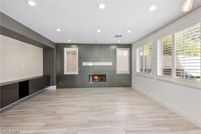 Foto del edificio - 9704 Cameo Rose Ln