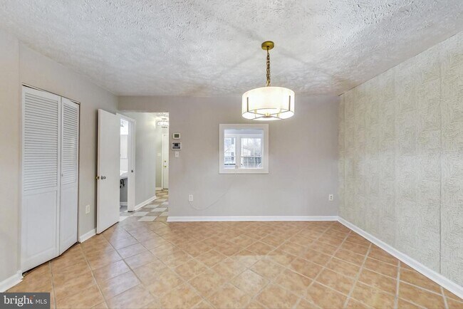 Building Photo - 5739 Independence Cir