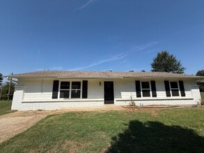 Building Photo - 13595 E Crestview Rd