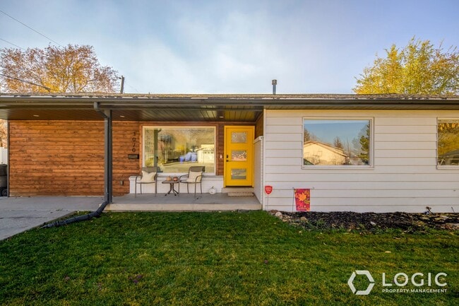 Building Photo - 3070 E 7070 S