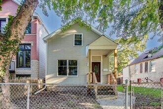 Building Photo - 1612 W Erie St