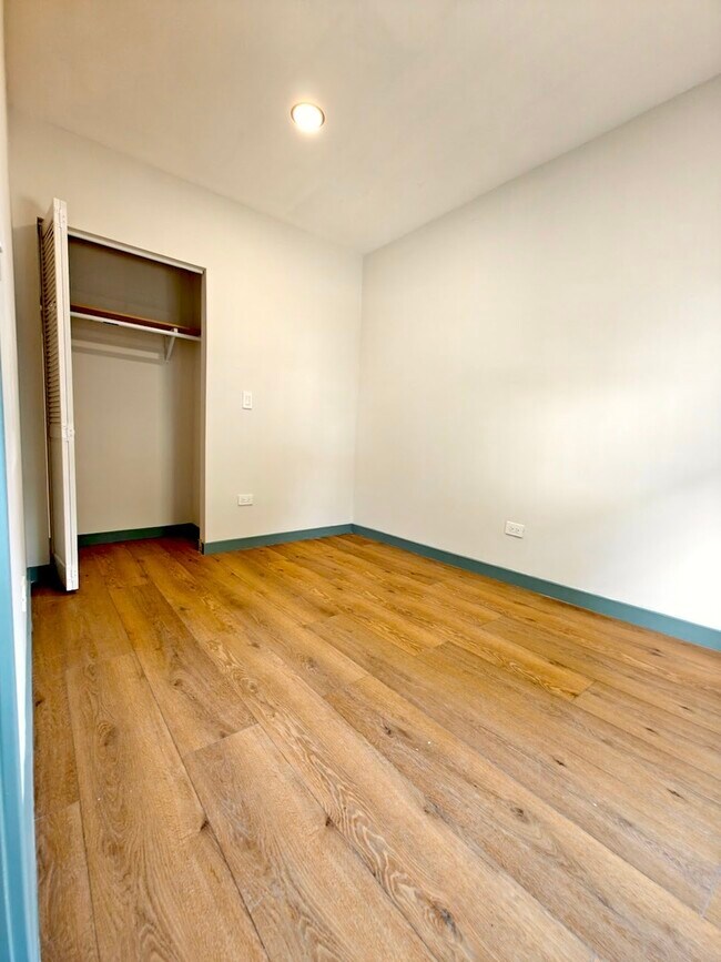 Foto del edificio - 1833 W 21st St