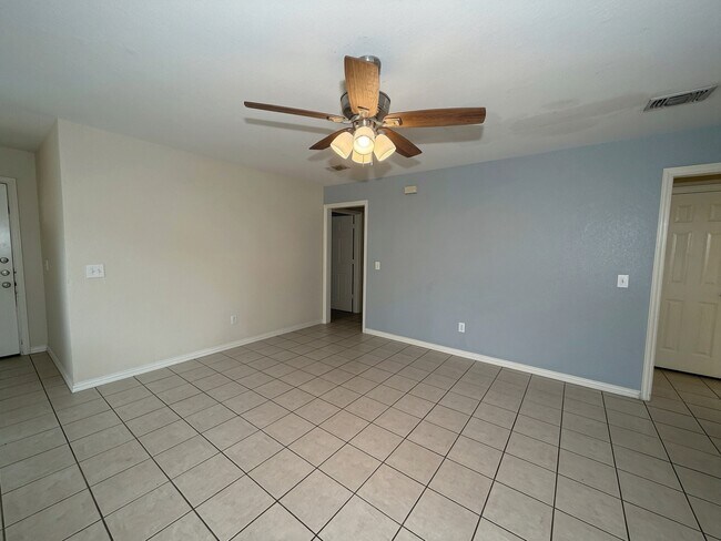 Foto del edificio - 931 Farmington Rd
