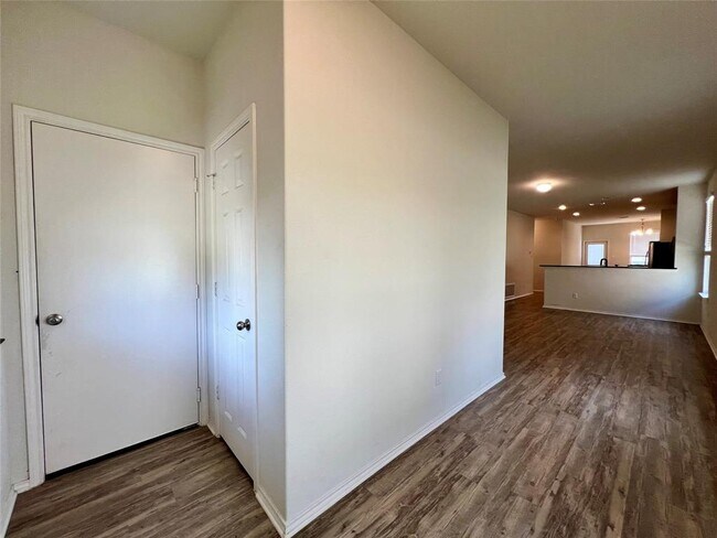 Building Photo - 220 Pepperbark Loop