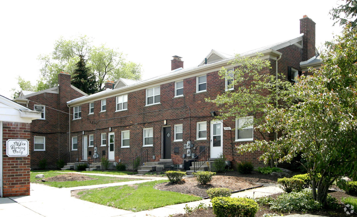 Building Photo - Brownstones Of Royal Oak Condominium