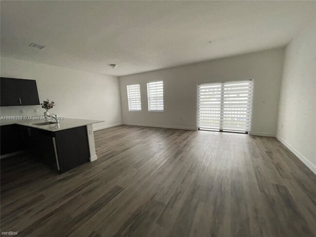 Building Photo - 3 br, 2 bath House - 15520 SW 136th St Uni...