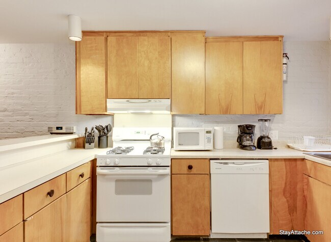 Building Photo - 2434 20th Street NW Apt B