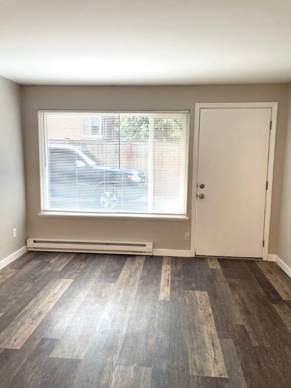 Building Photo - 1215 Queen Anne Ave N