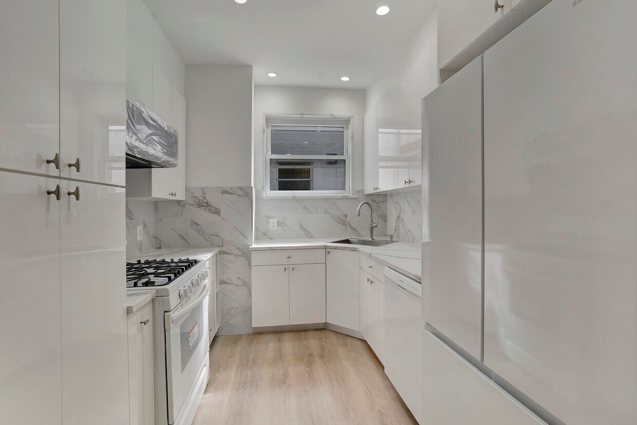 Primary Photo - 22 70th St