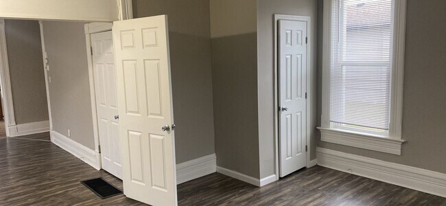 Foto del edificio - 107 N Second 4BR/2BA (Trenton)