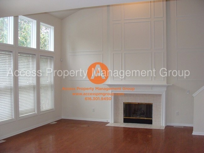 Building Photo - 4 Bed Home in Forest Hills Northern