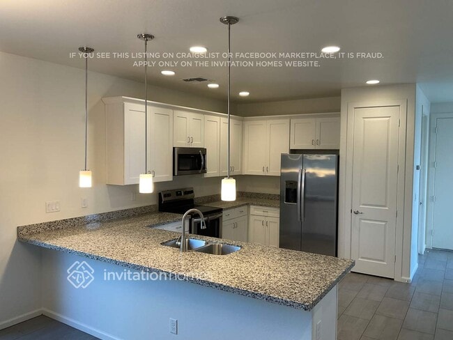 Foto del edificio - 16440 S 10th St