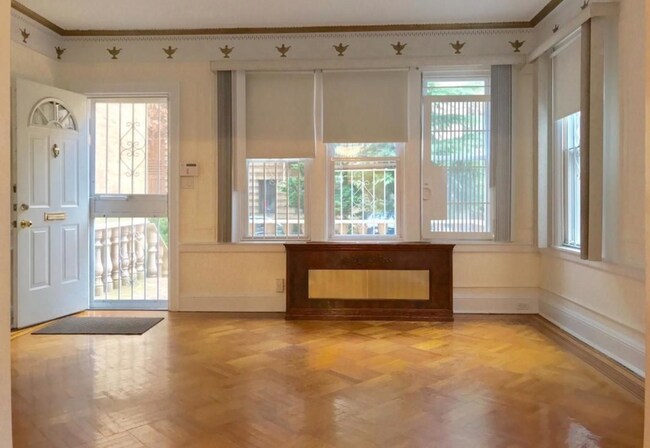 Building Photo - 160 95th St